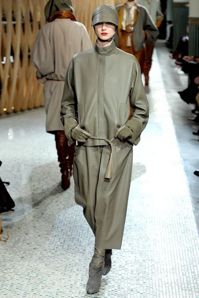 Look 15